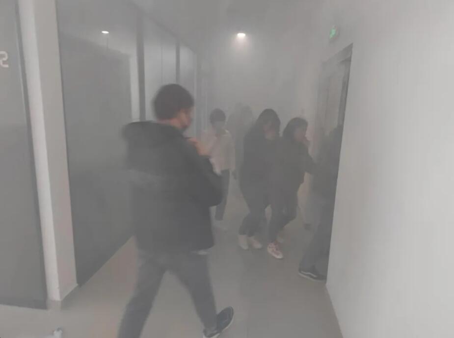 西馳電氣消防應(yīng)急演練實(shí)錄(圖2) 西馳電氣消防應(yīng)急演練實(shí)錄(圖2)