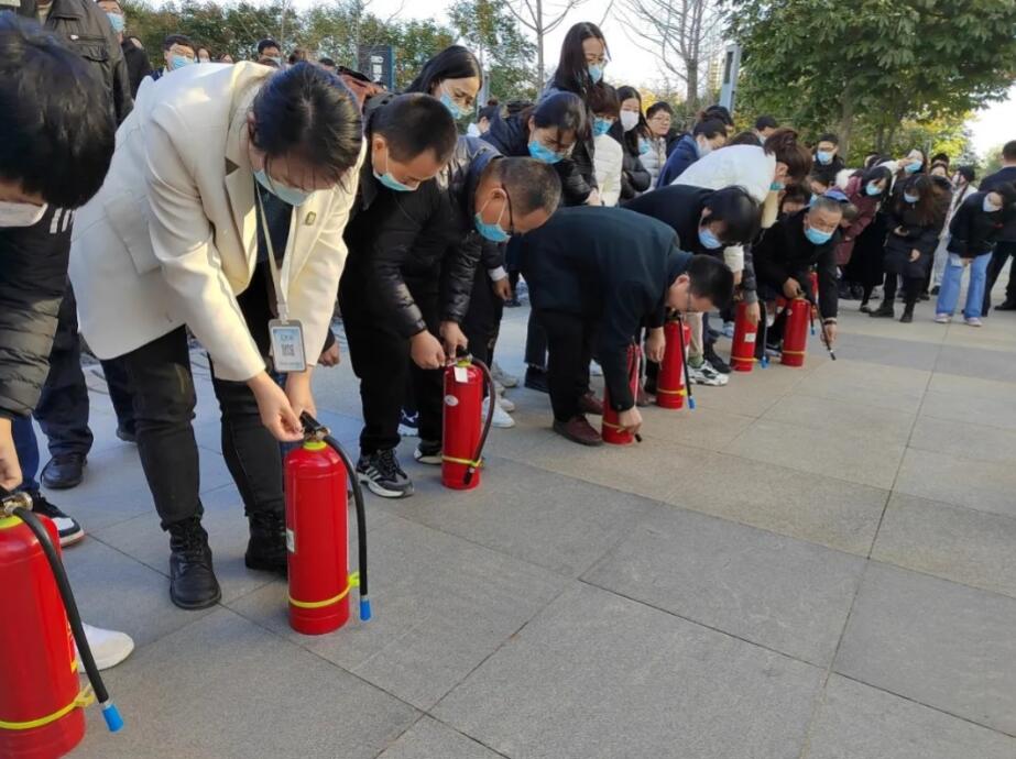 西馳電氣消防應(yīng)急演練實(shí)錄(圖4) 西馳電氣消防應(yīng)急演練實(shí)錄(圖4)